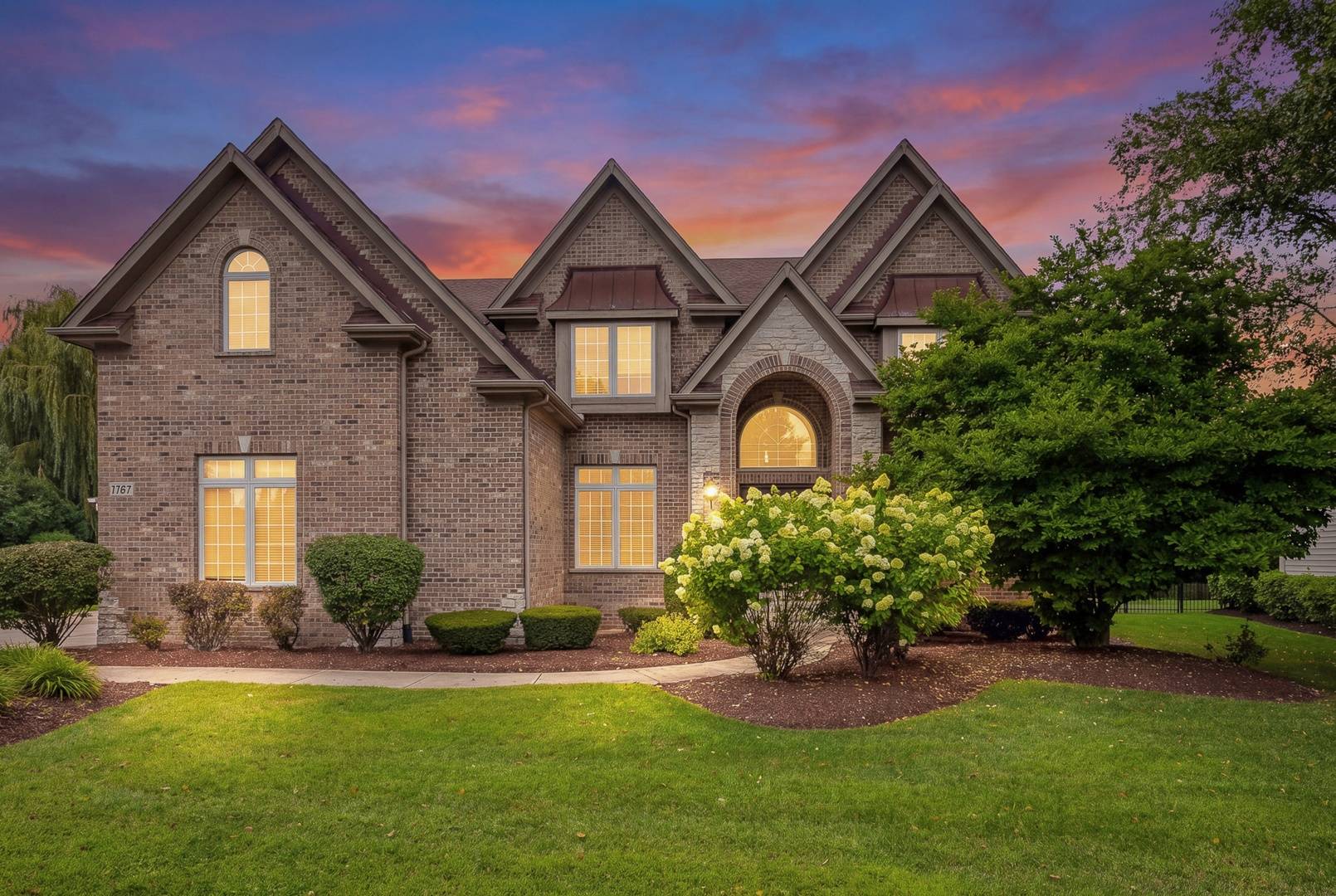 4767 Sassafras LN, Naperville, IL 60564