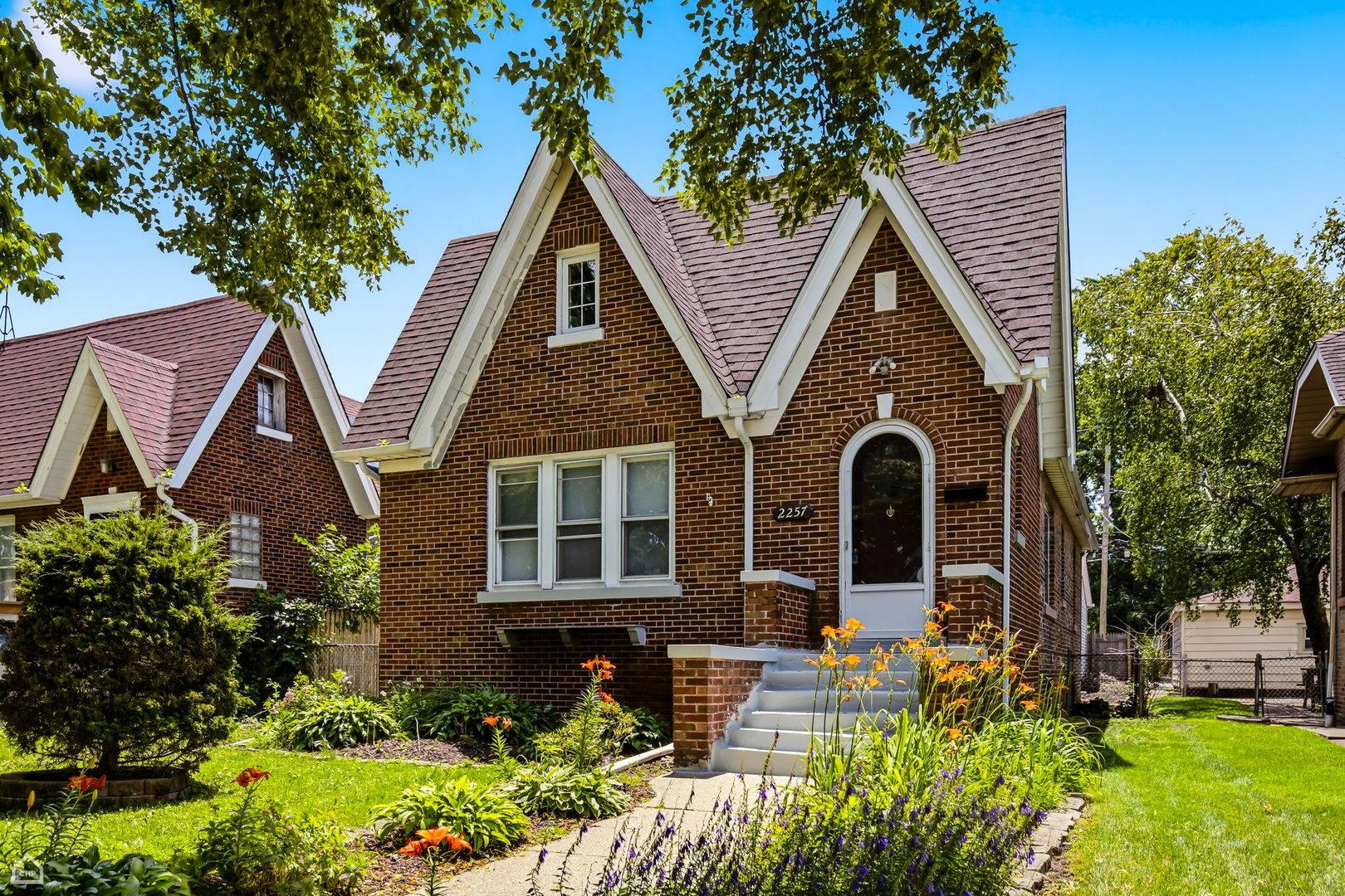 2257 Orchard ST, Blue Island, IL 60406