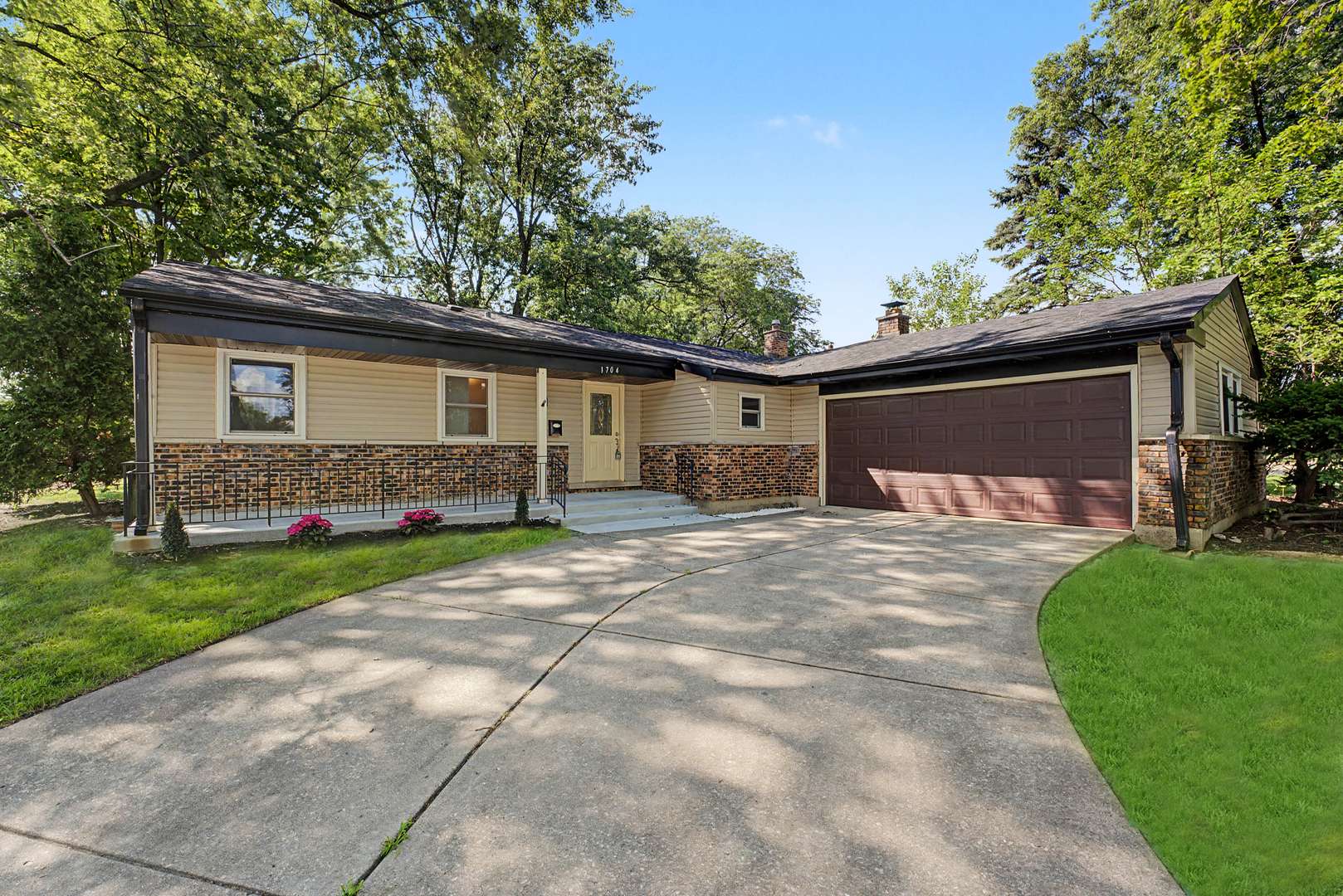 1704 S Highland AVE, Arlington Heights, IL 60005