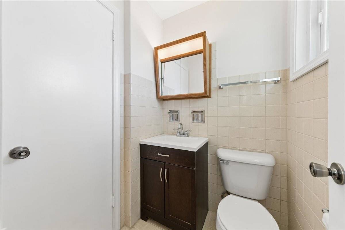 61 Miller RD, Lake Zurich, IL 60047