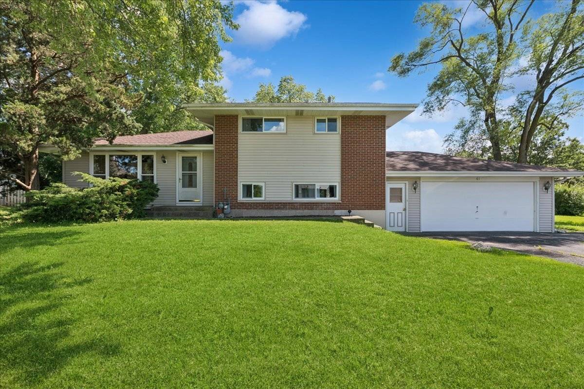 61 Miller RD, Lake Zurich, IL 60047