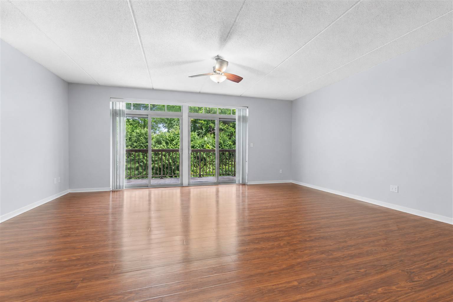 425 Benjamin DR #205, Vernon Hills, IL 60061