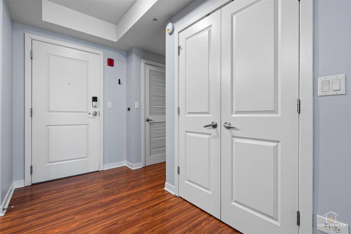 425 Benjamin DR #205, Vernon Hills, IL 60061