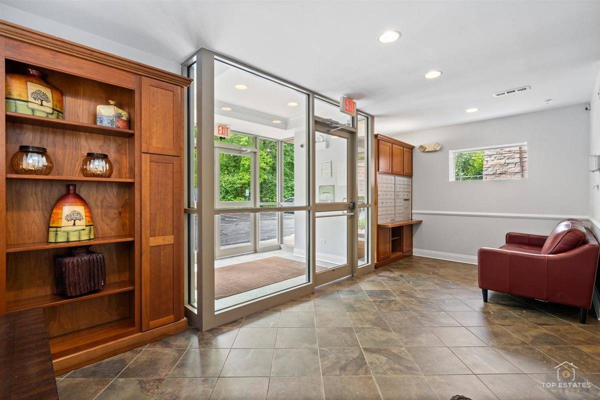 425 Benjamin DR #205, Vernon Hills, IL 60061