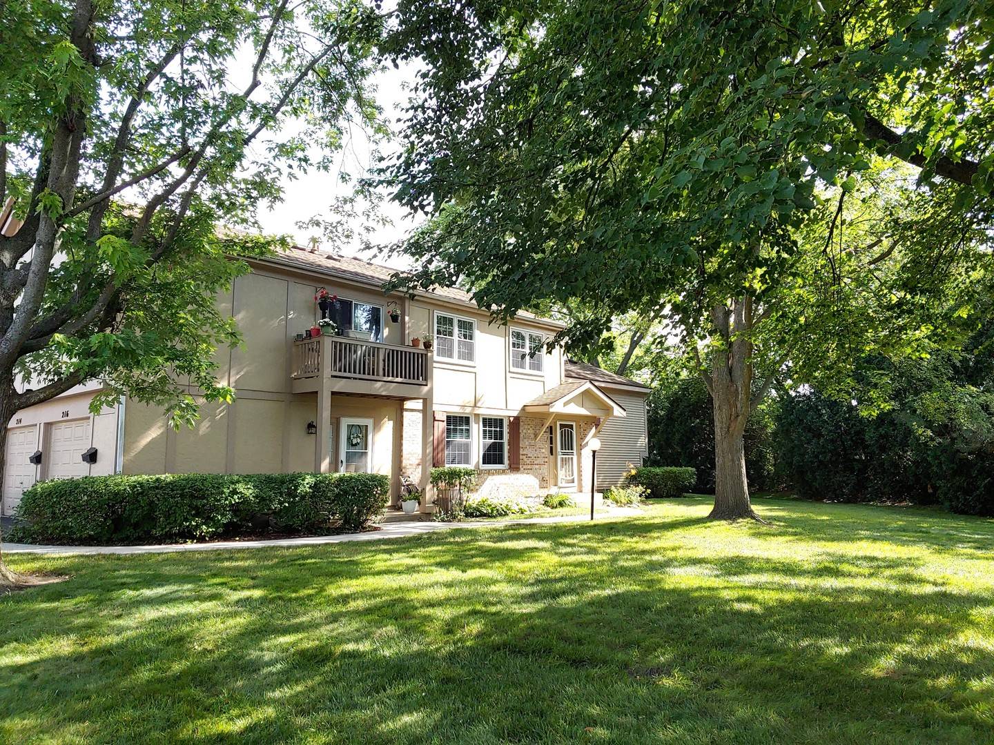 214 Redwood CT, Vernon Hills, IL 60061