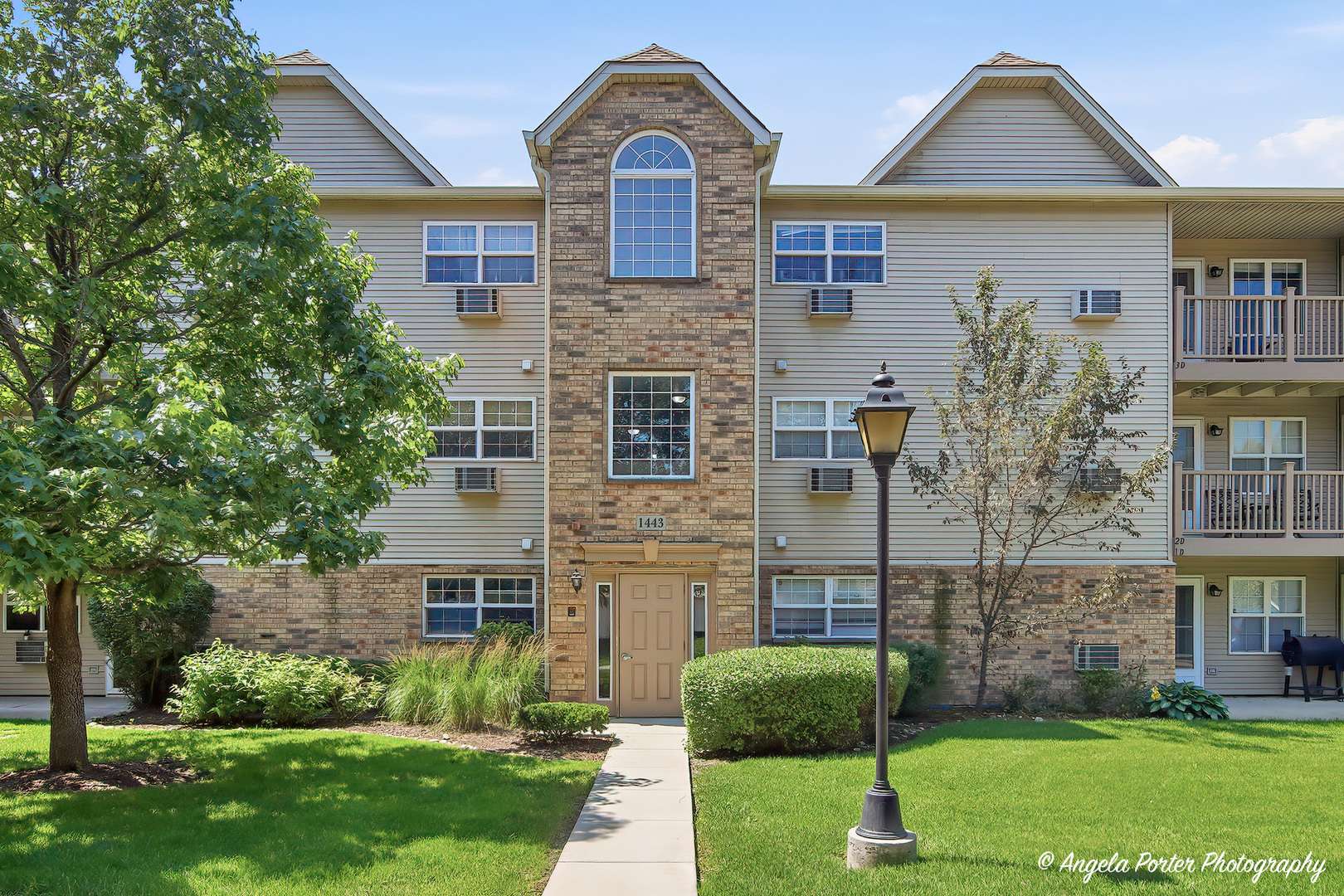 1443 Spring Brook CT #2D, Round Lake Beach, IL 60073