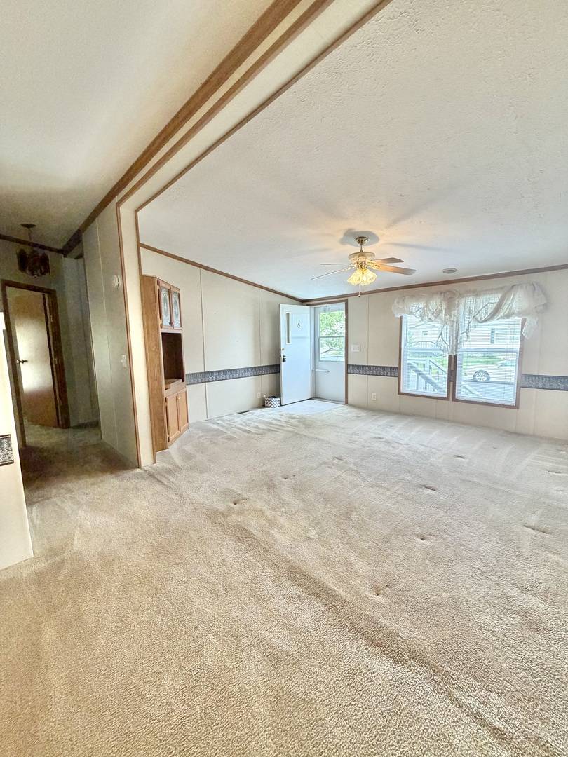 459 Meadowlark CIR, Sandwich, IL 60548