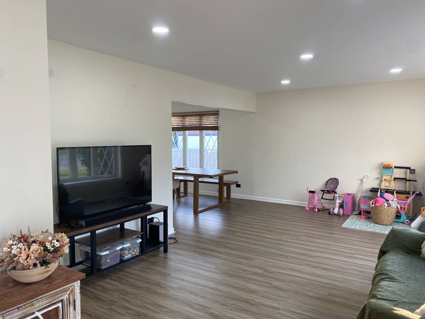 117 Mill Pond DR, Glendale Heights, IL 60139