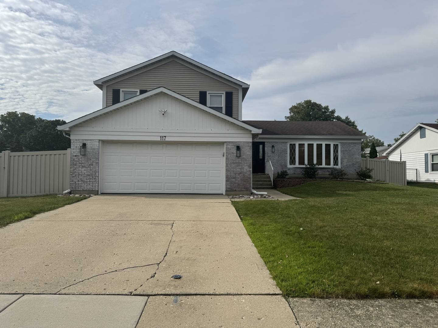 117 Mill Pond DR, Glendale Heights, IL 60139