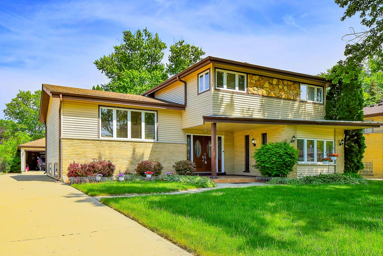 1413 N Burning Bush LN, Mount Prospect, IL 60056