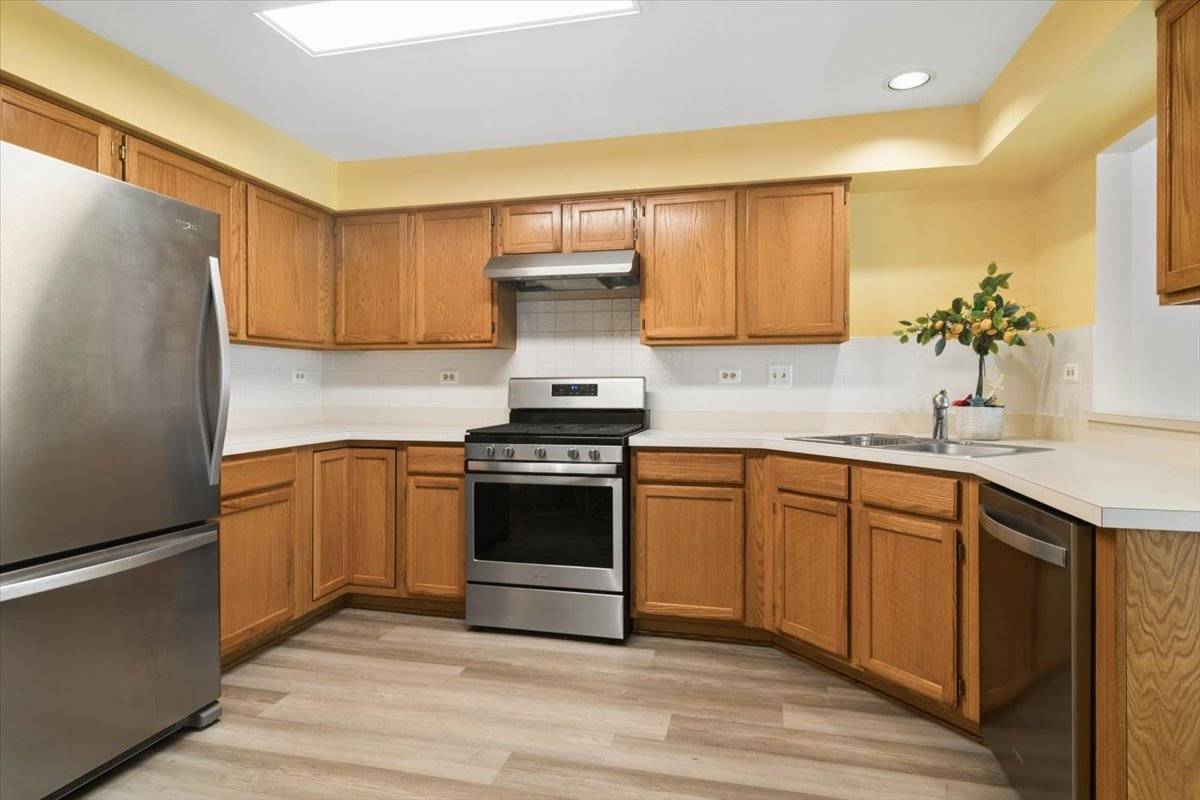 501 Grosse Pointe CIR, Vernon Hills, IL 60061