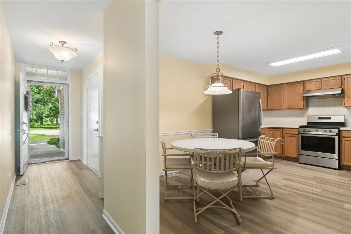 501 Grosse Pointe CIR, Vernon Hills, IL 60061