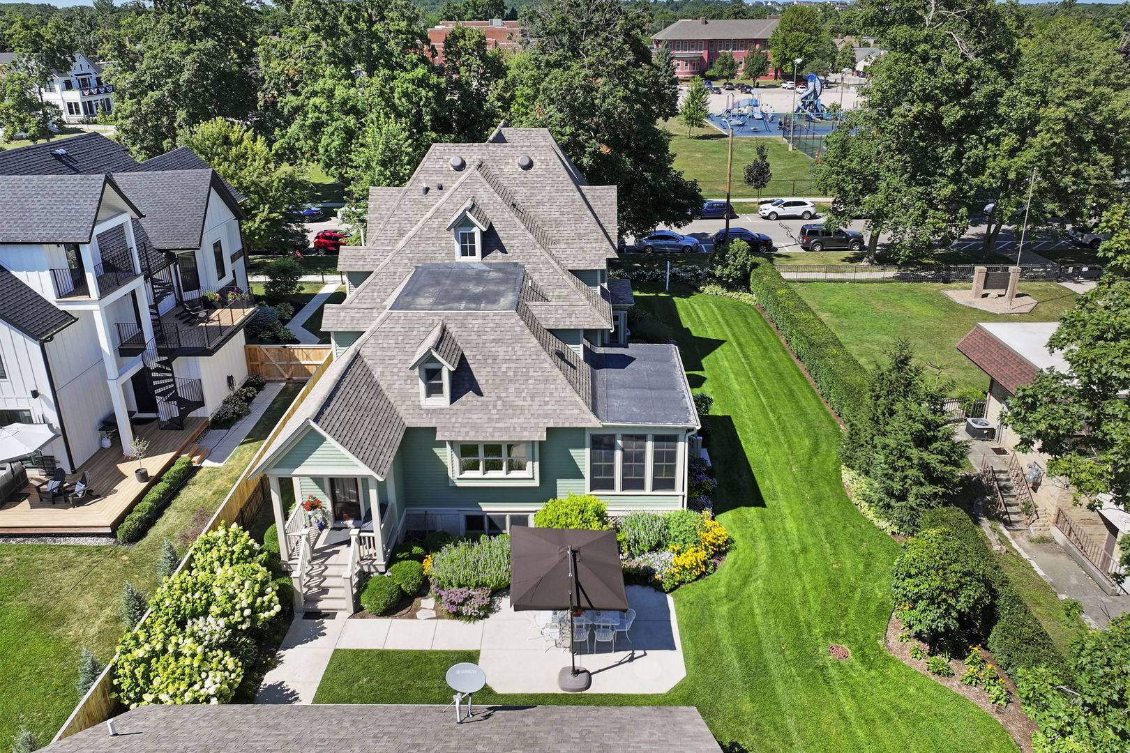 920 Geneva ST, Lake Geneva, WI 53147