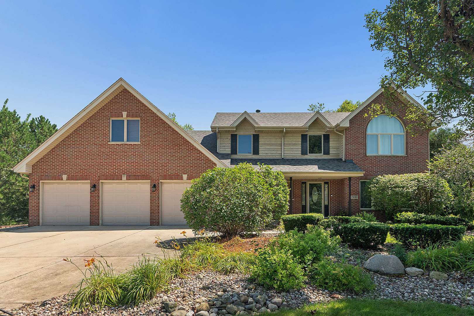25619 S Bristol LN, Monee, IL 60449