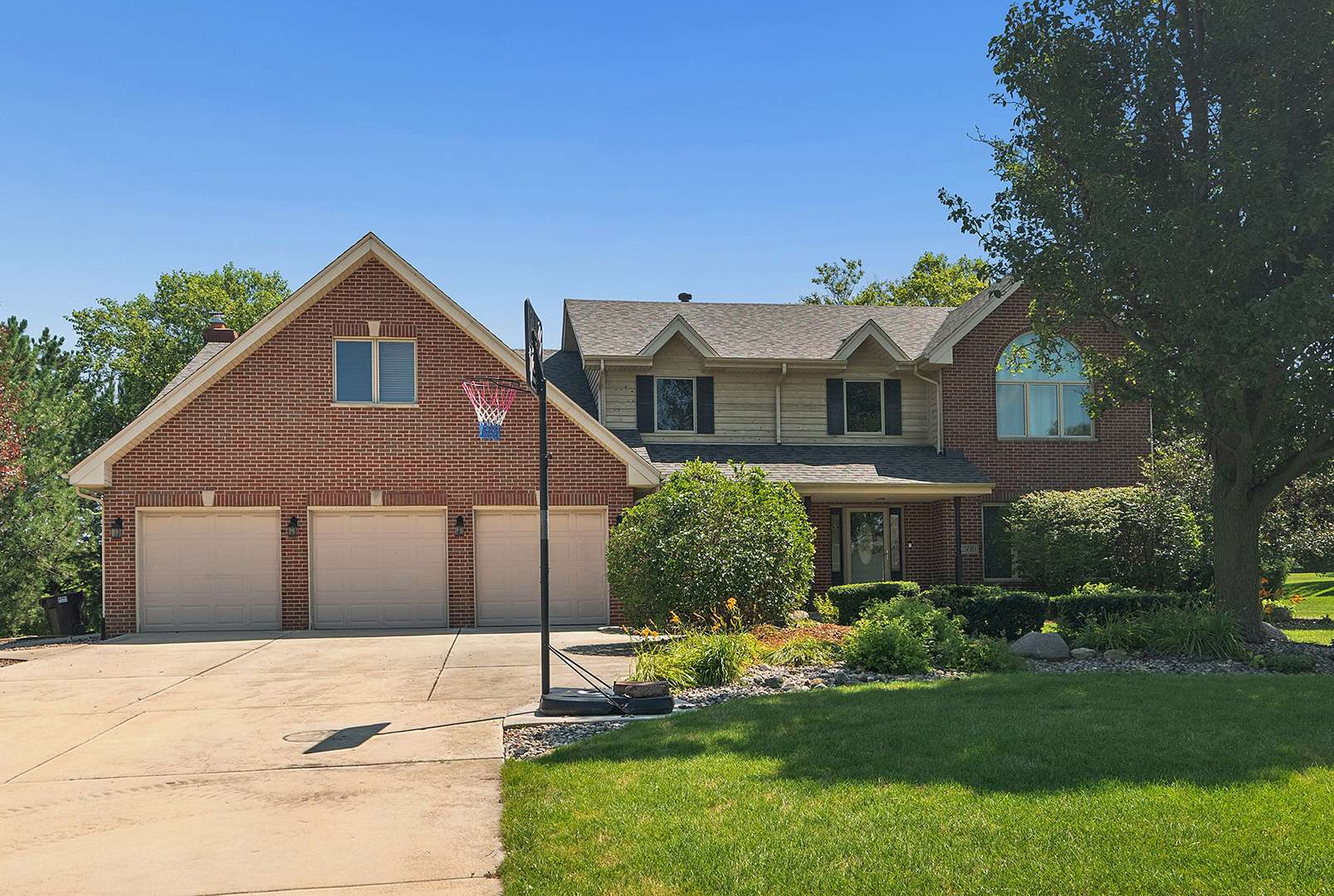 25619 S Bristol LN, Monee, IL 60449