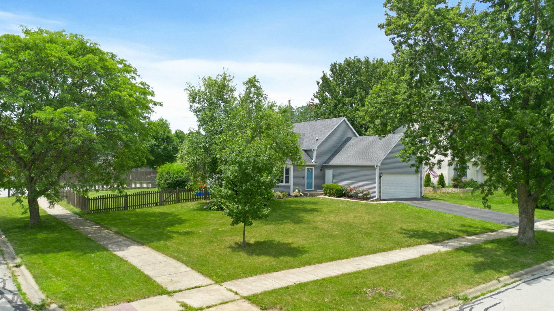 2201 Pontiac CIR, Naperville, IL 60565