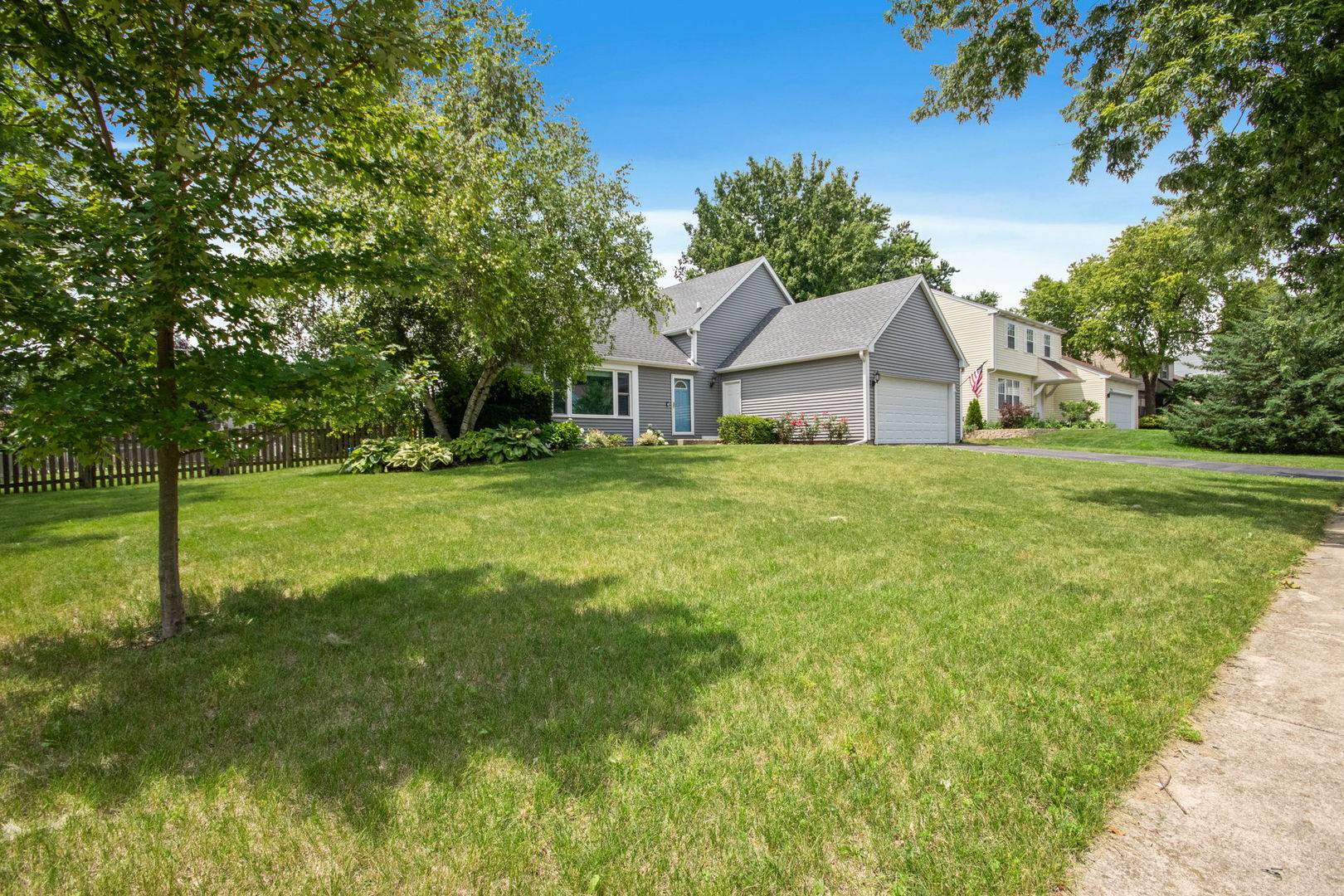 2201 Pontiac CIR, Naperville, IL 60565