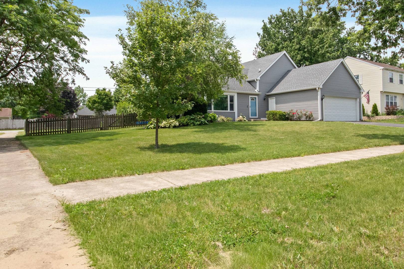 2201 Pontiac CIR, Naperville, IL 60565