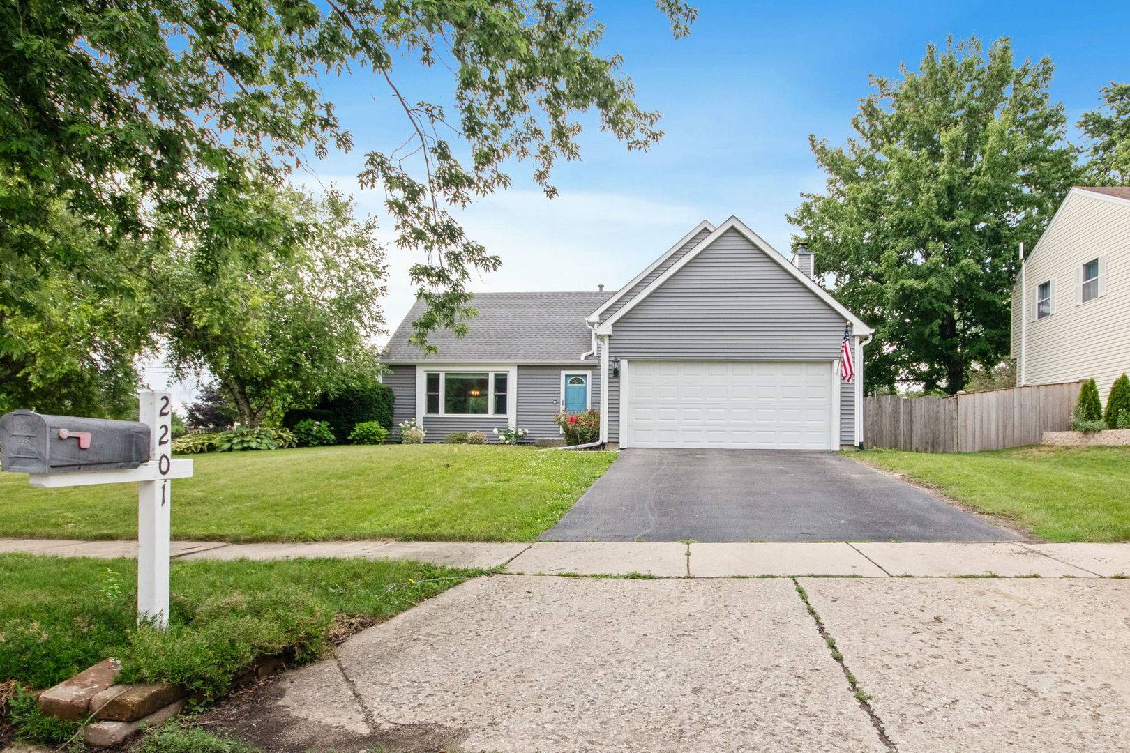 2201 Pontiac CIR, Naperville, IL 60565