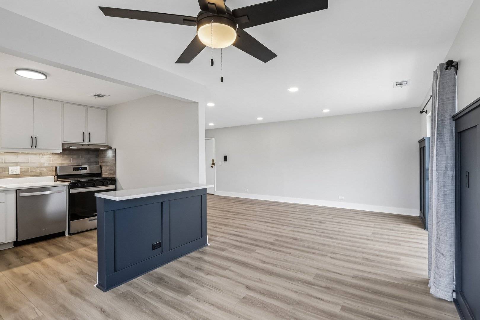 1728 N Emerald Bay #4, Palatine, IL 60074