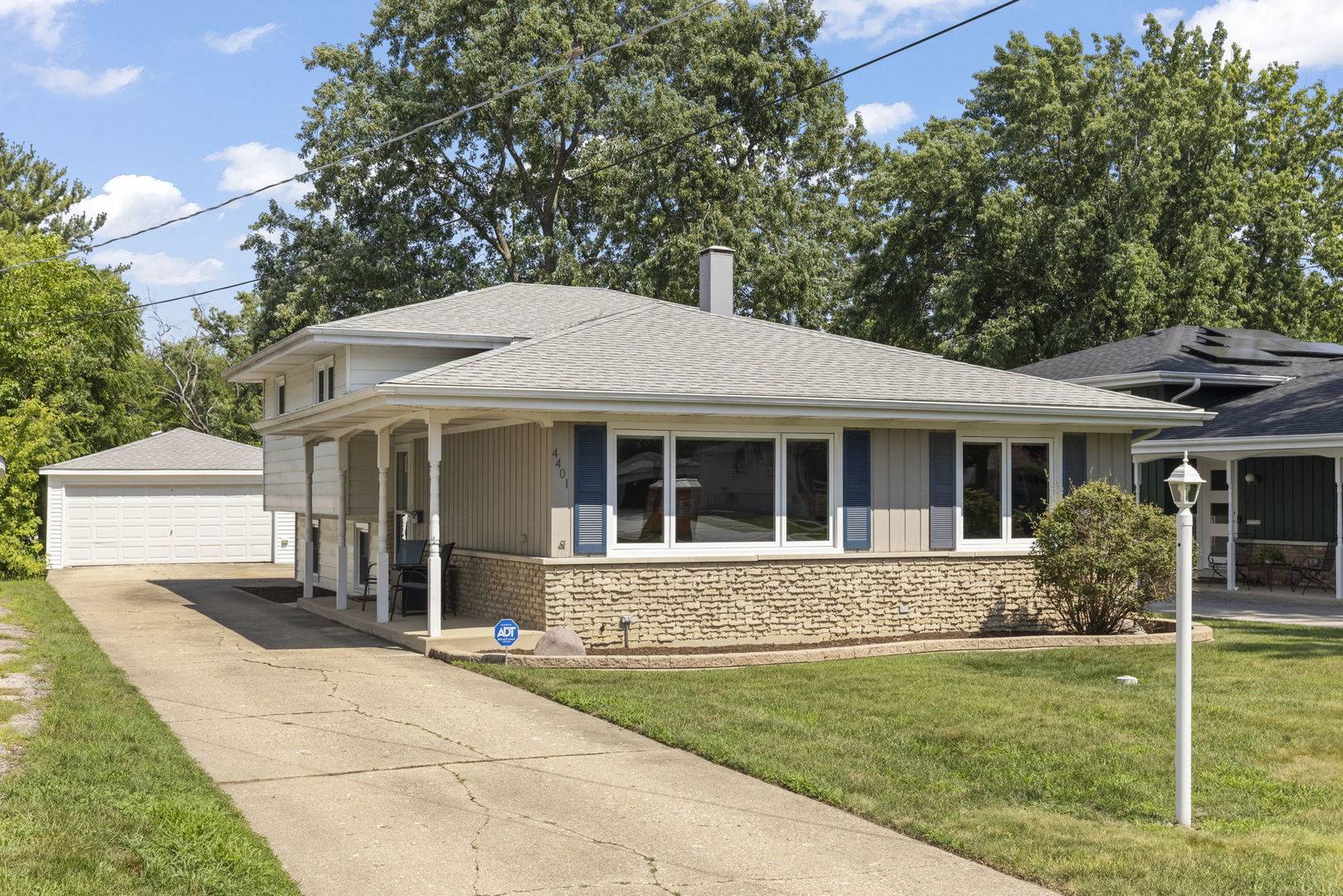 4401 Florence AVE, Downers Grove, IL 60515
