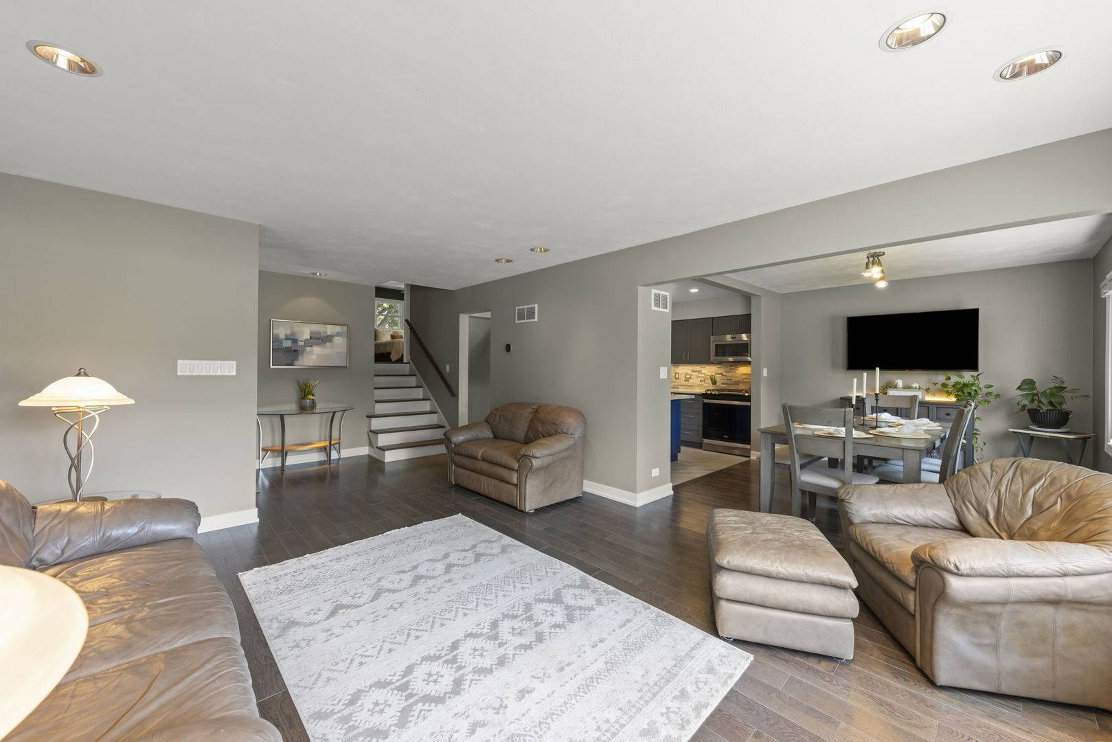 4401 Florence AVE, Downers Grove, IL 60515