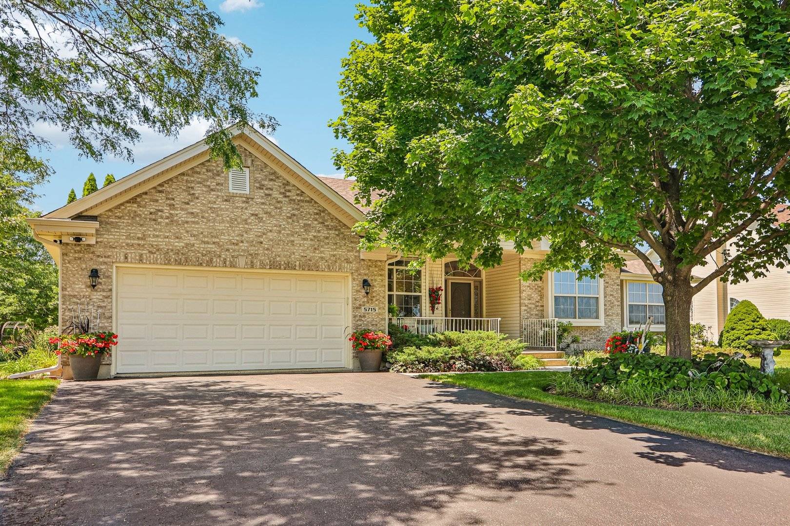 5715 Saddle RDG, Johnsburg, IL 60051