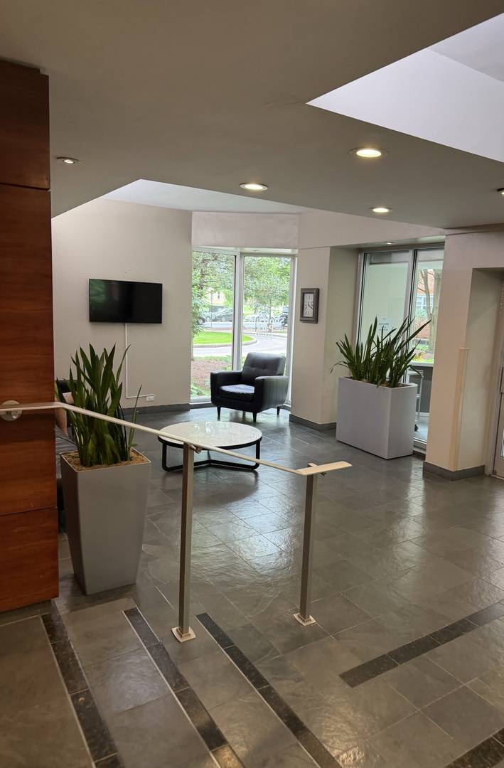 4980 N MARINE DR #1134, Chicago, IL 60640