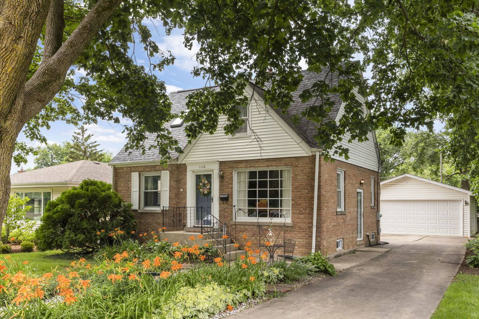 1110 N President ST, Wheaton, IL 60187