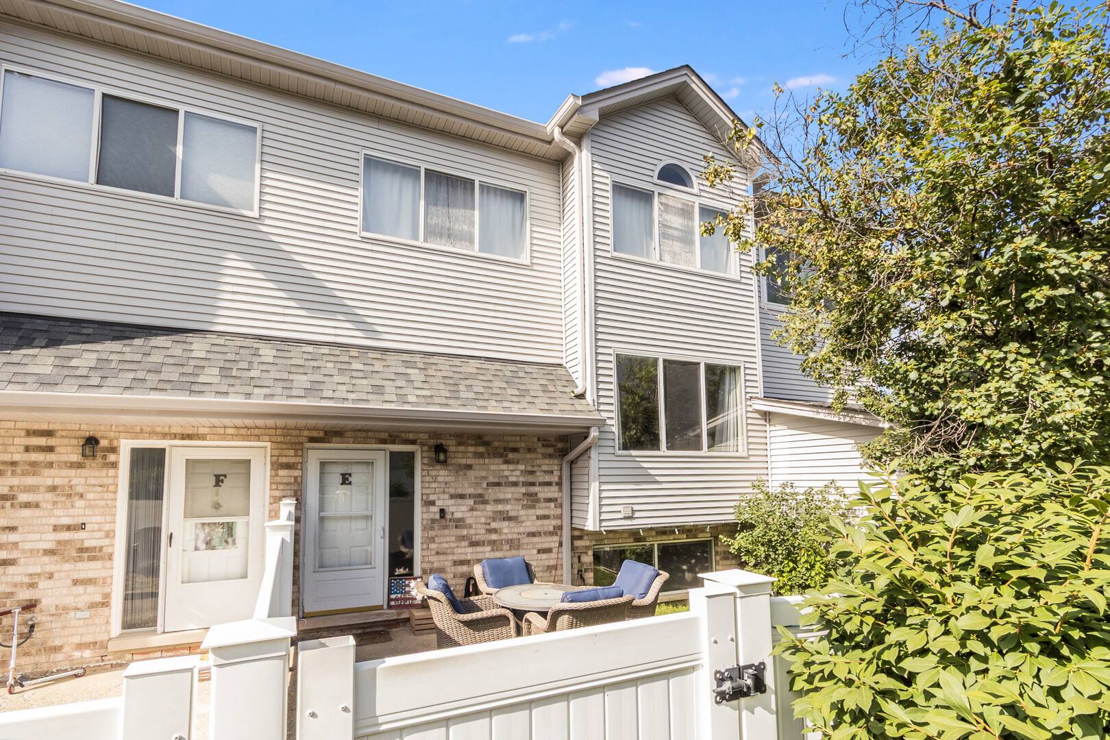 272 Park Ridge LN #E, Aurora, IL 60504
