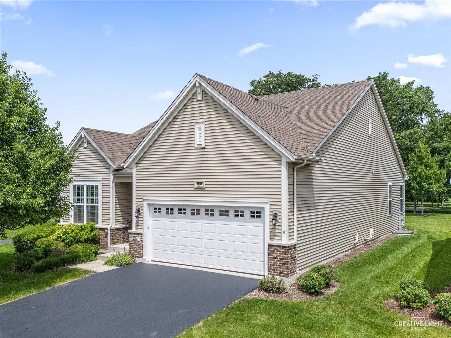 3923 Chesapeake LN, Naperville, IL 60564