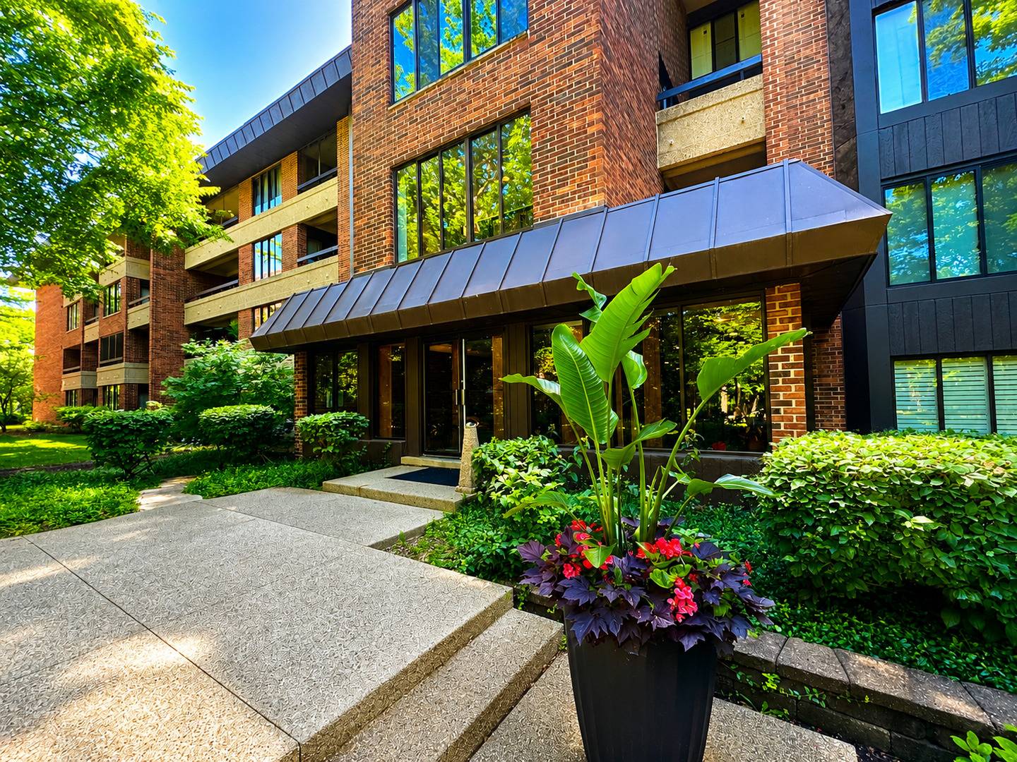1401 Burr Oak RD #303B, Hinsdale, IL 60521