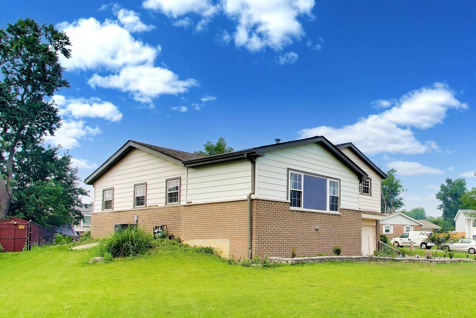 9007 W 92nd ST, Hickory Hills, IL 60457