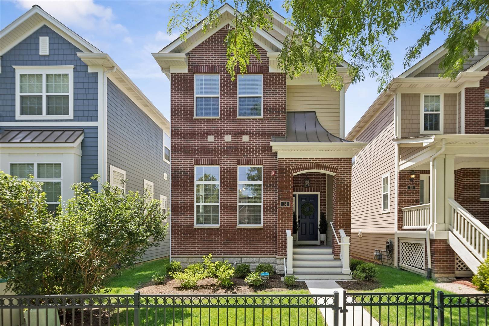 14 N Dryden PL, Arlington Heights, IL 60004