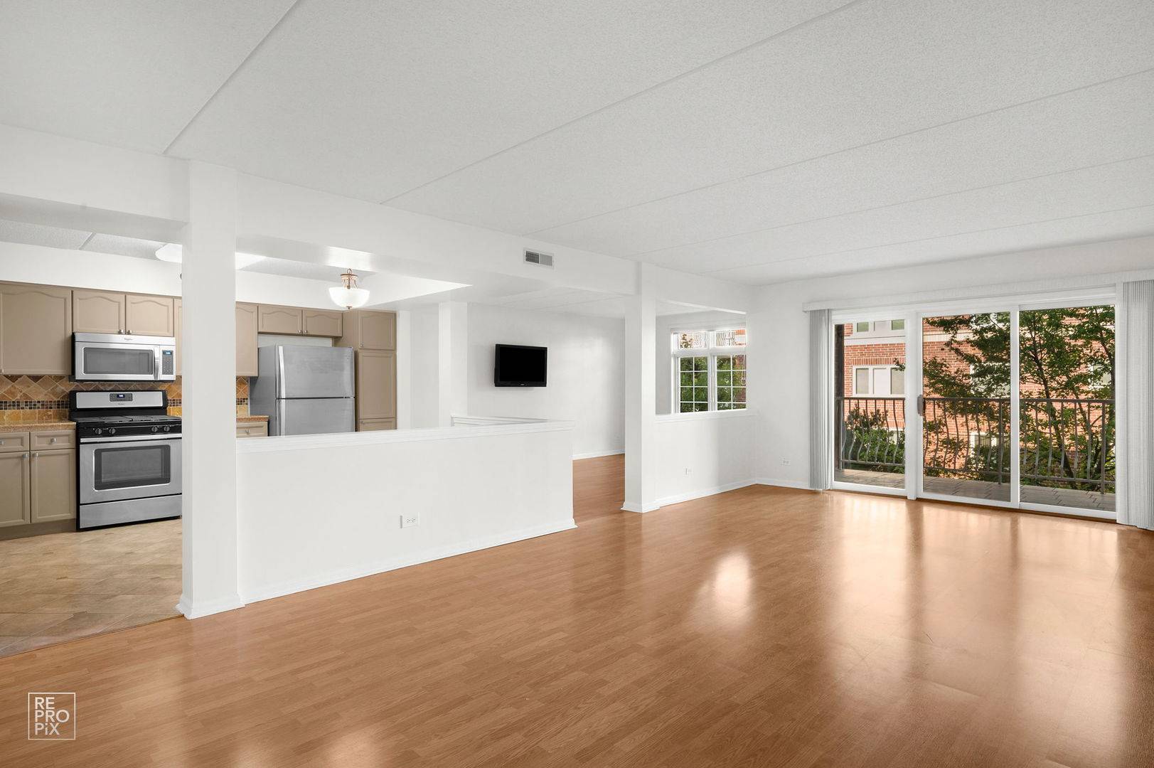 7041 W Touhy AVE #406, Niles, IL 60714