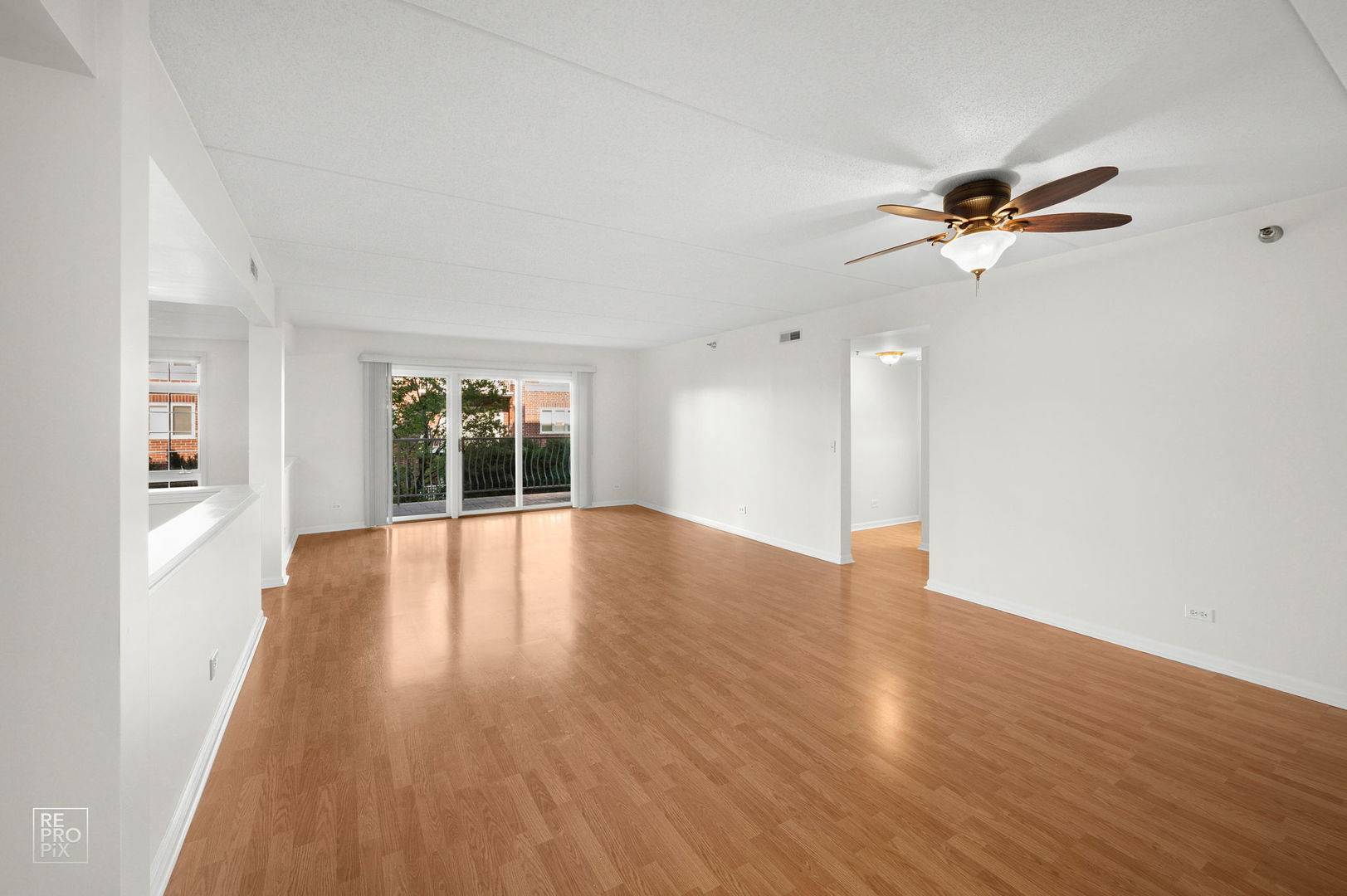 7041 W Touhy AVE #406, Niles, IL 60714