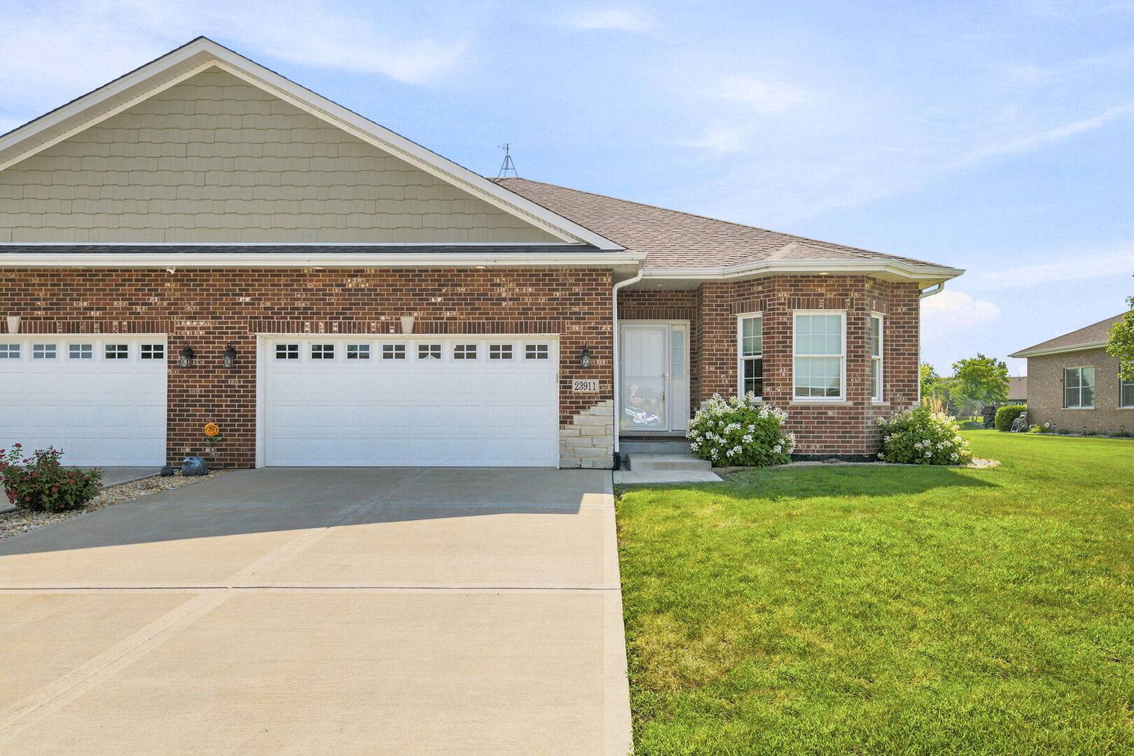 23911 S Fugett DR, Manhattan, IL 60442
