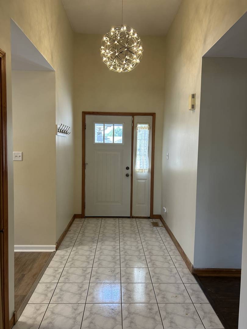 53 Sunrise CT, Steger, IL 60475