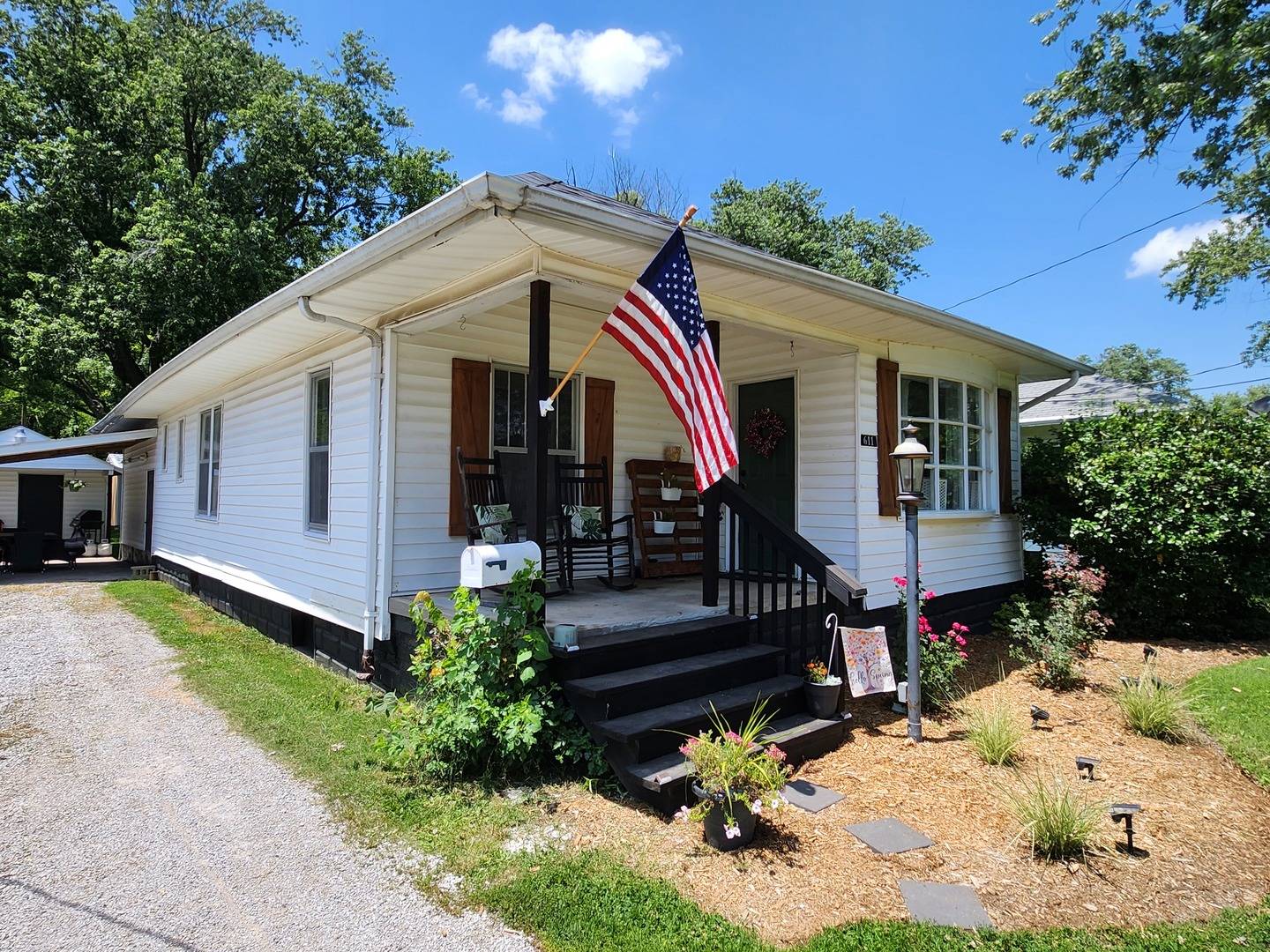 611 S Halliday AVE, Duquoin, IL 62832