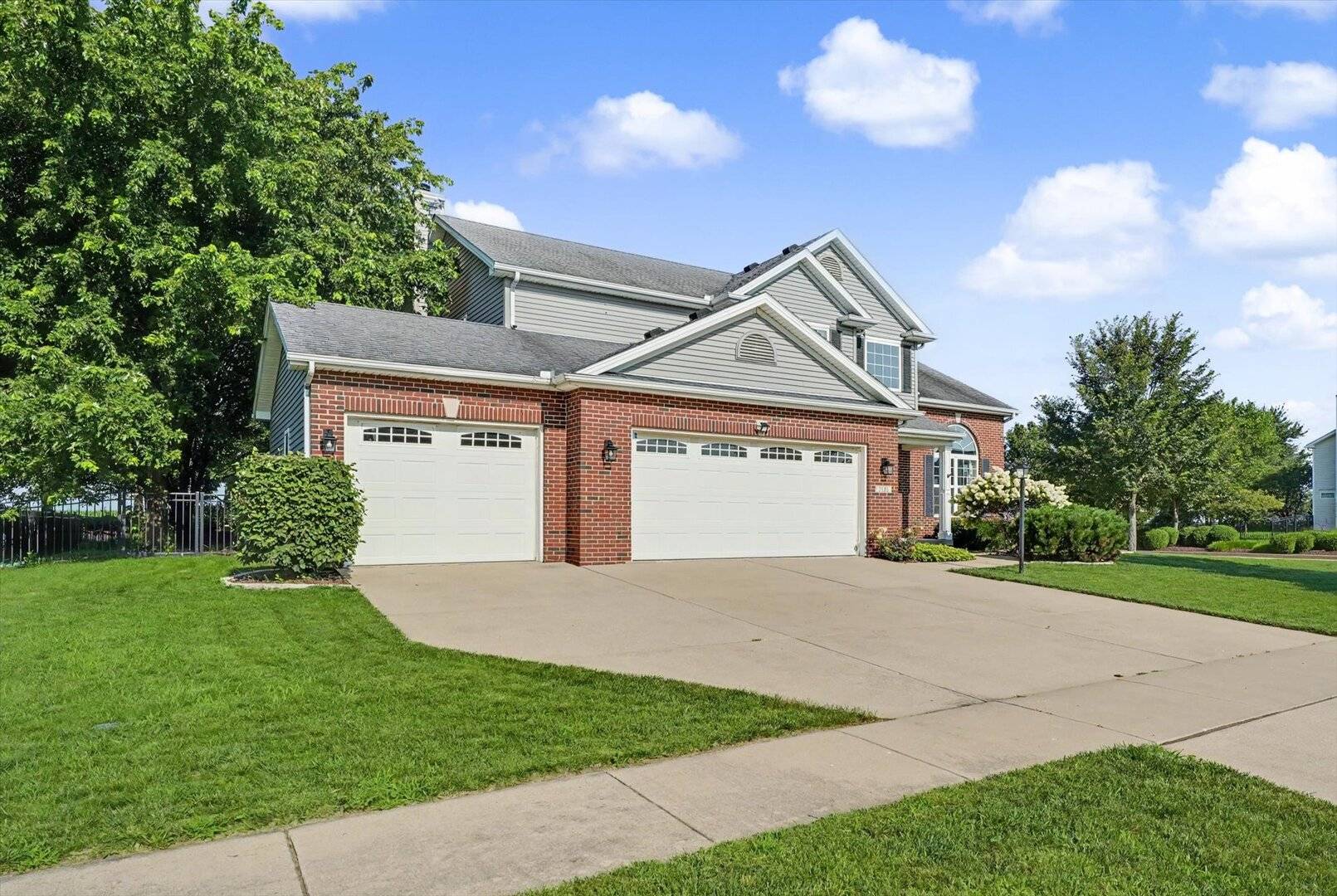 2101 Talans DR, Champaign, IL 61822