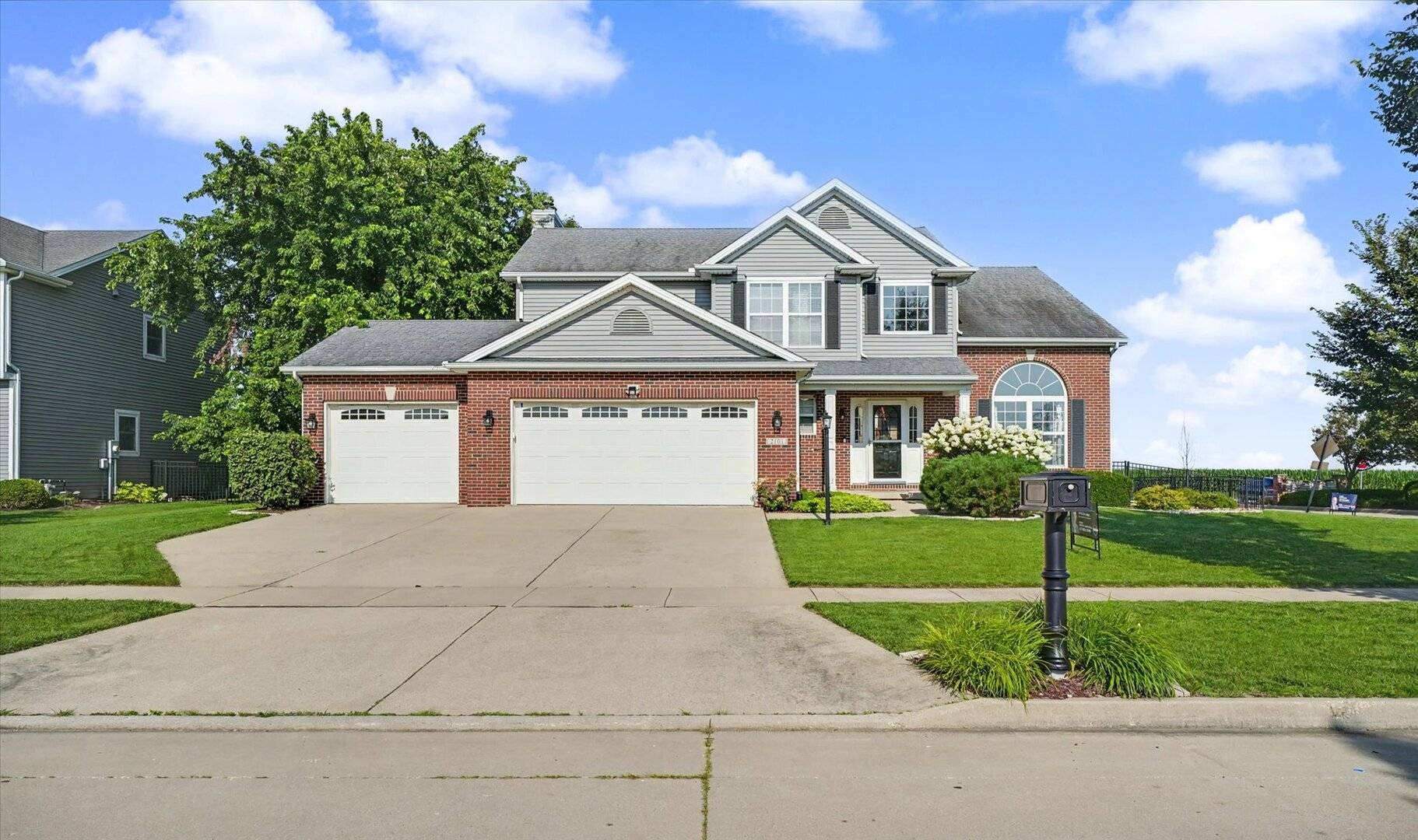 2101 Talans DR, Champaign, IL 61822