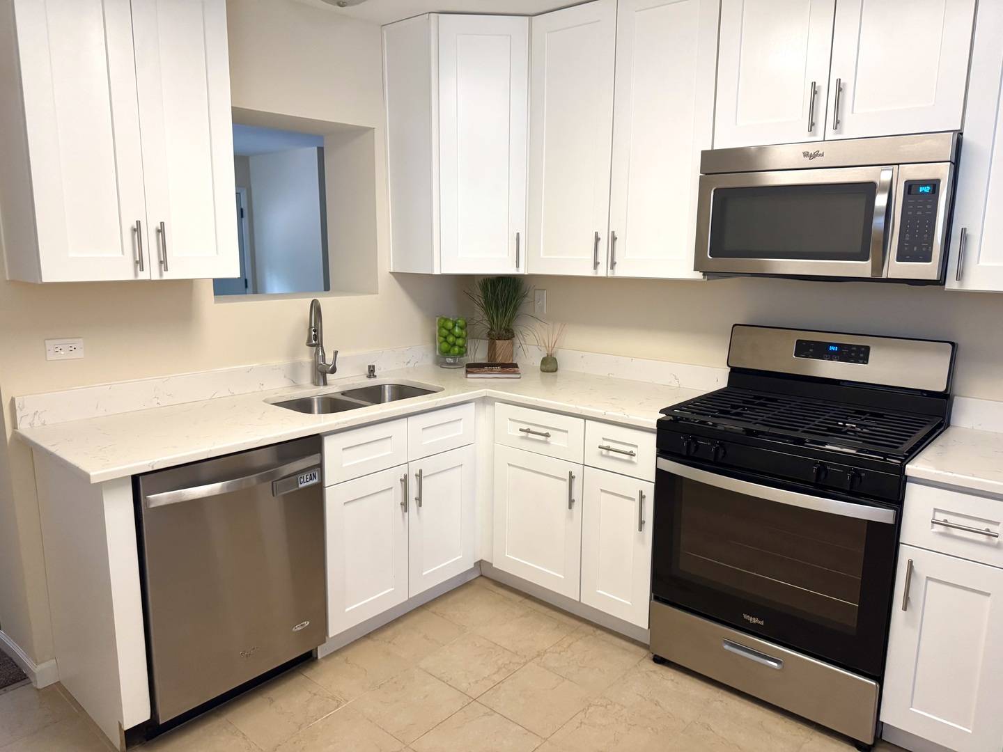630 E Rockland RD, Libertyville, IL 60048