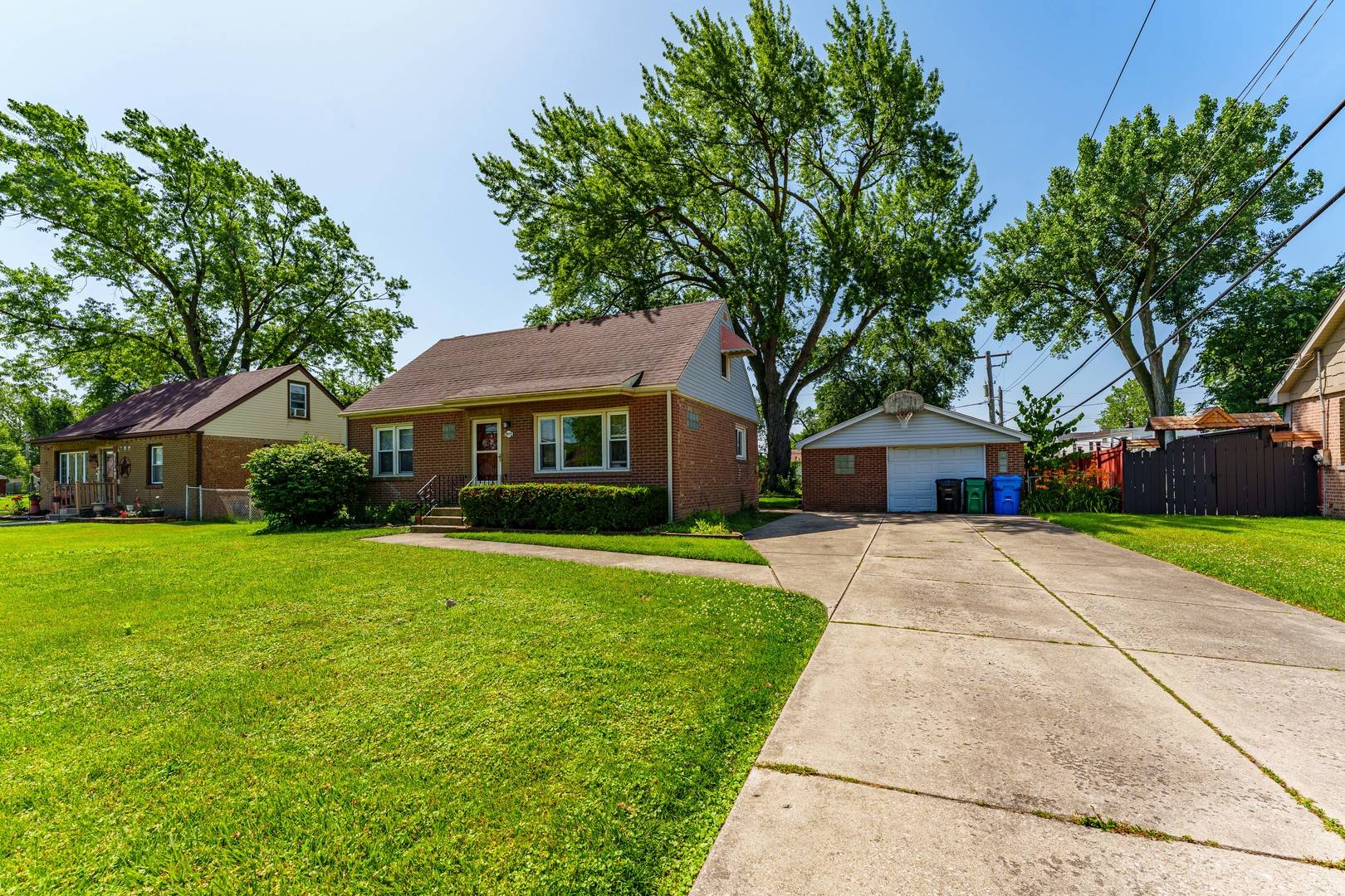 7805 Suburban LN, Bridgeview, IL 60455