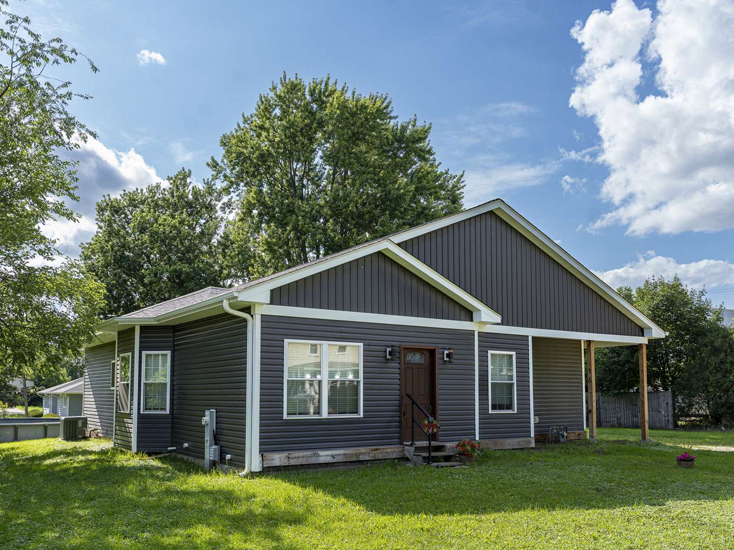 16 Grove ST, Bristol, IL 60512