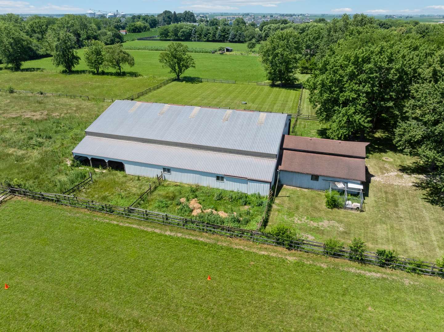 46W989 Kelley RD, Hampshire, IL 60140