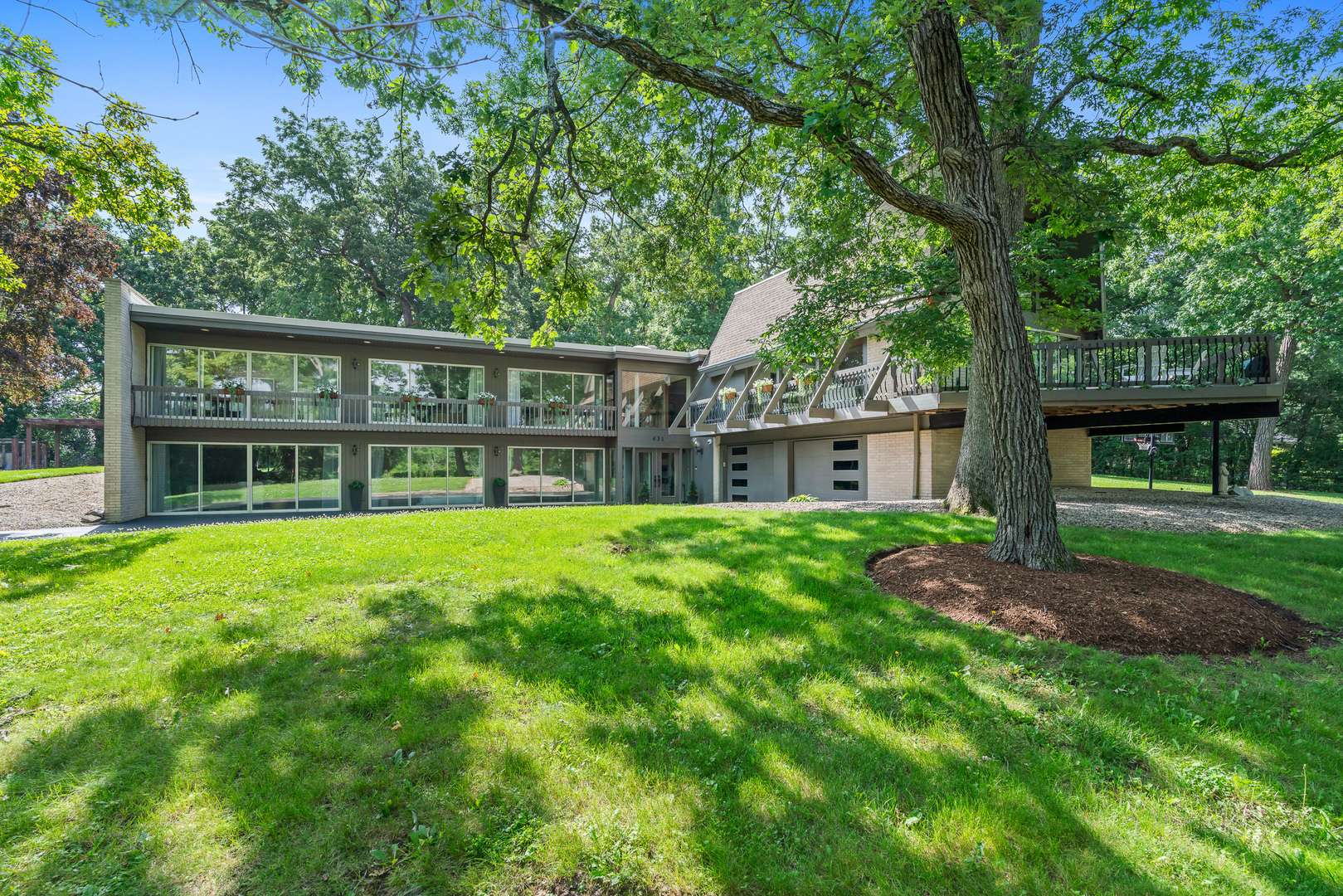 431 Maplewood DR, Barrington, IL 60010