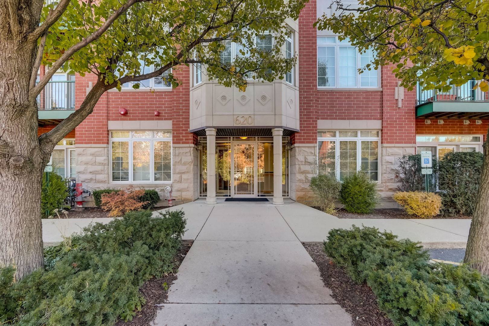 620 McHenry RD #104, Wheeling, IL 60090