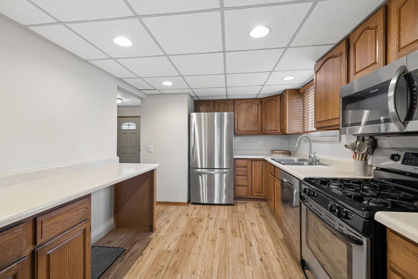 216 Douglass WAY, Bolingbrook, IL 60440