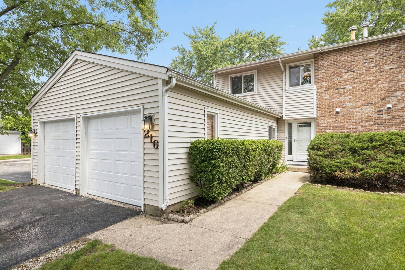 216 Douglass WAY, Bolingbrook, IL 60440