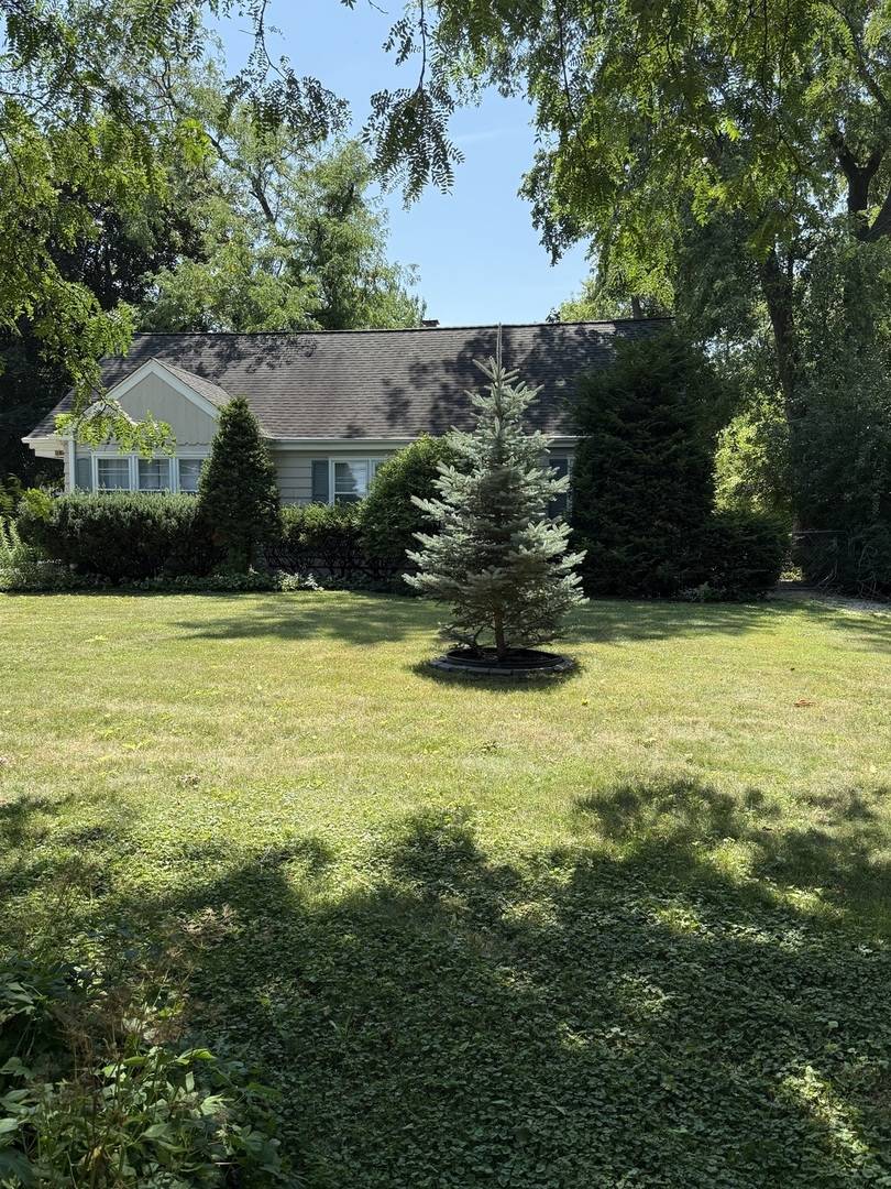 47 W Algonquin RD, Des Plaines, IL 60016